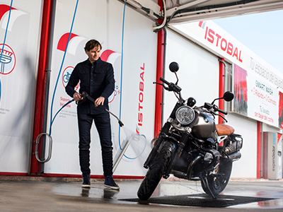 Foto Claves para lavar la moto correctamente antes de hibernarla.